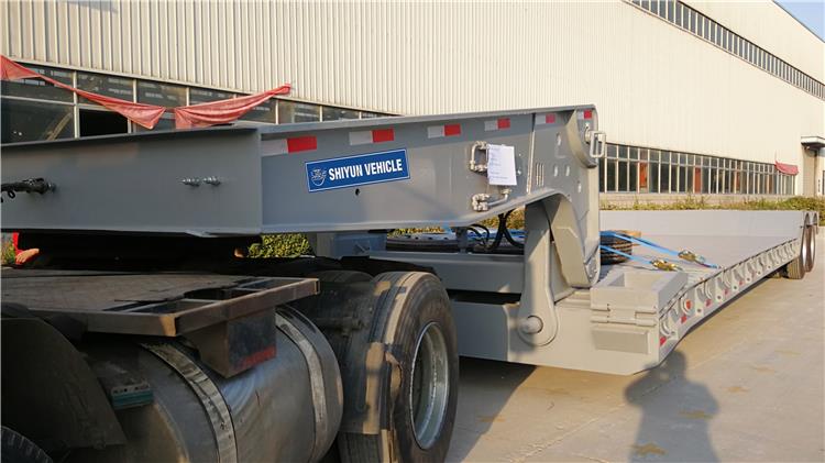 What is a Front Loading Gooseneck Trailer