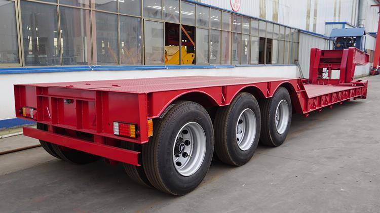 3 Axle Detacbale Gooseneck Trailer with Capacity of 80 Ton