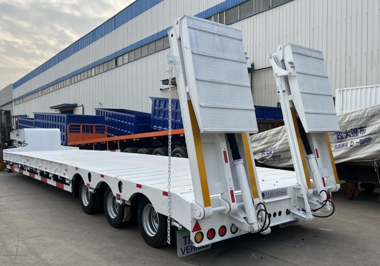 3 Axle Container Low Bed Truck