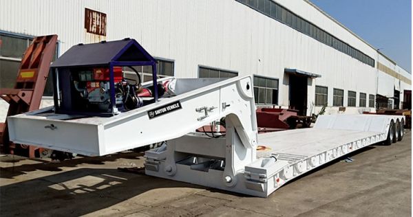 Tri Axle 60ton Lowboy Gooseneck Trailer for Sale in Ghana
